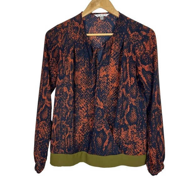 CABI Burnt Orange Navy Snakeskin Faux Wrap V Neck Blouse Size X Small - Picture 1 of 5